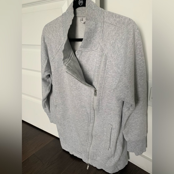LULULEMON, grey zip sweatshirt. - Picture 3 of 4